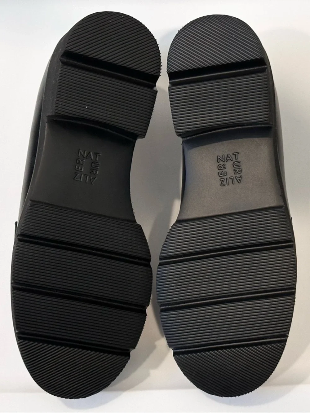 Naturalizer Cabana Black Lug Sole Chain Loafers Women's Size 7.5M New